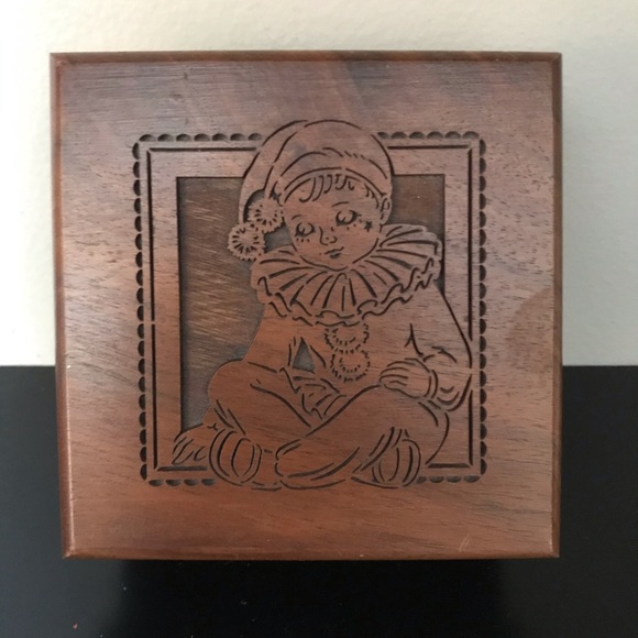 Wooden Clown Music Box - Picture 2 of 8
